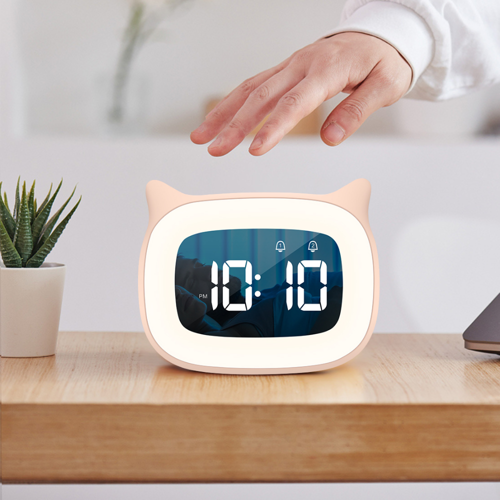 Réveil numérique rechargeable haut de gamme avec motif chat : veilleuse, fonction snooze tactile, affichage permanent, 12/24 h, double alarme, musique, horloge de table LED