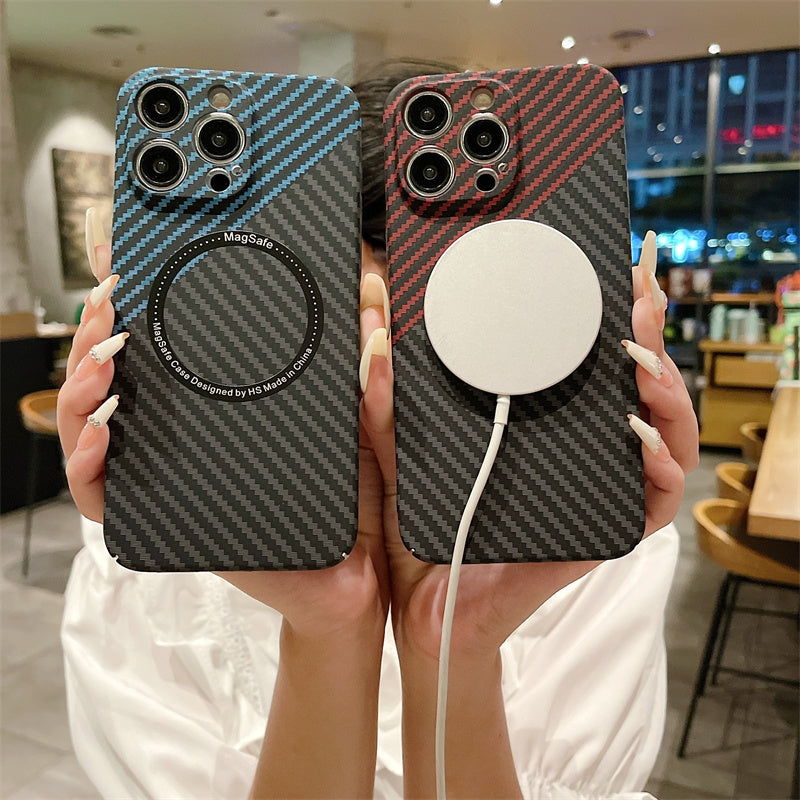 Coque iPhone de luxe ultra fine en fibre de carbone | Étui MagSafe avec protection complète et protection d'objectif d'appareil photo pour Apple iPhone 15/14/13/12 Pro Max, Plus, Mini Cover | Coque de téléphone antichoc avec poche blindée et pare-chocs