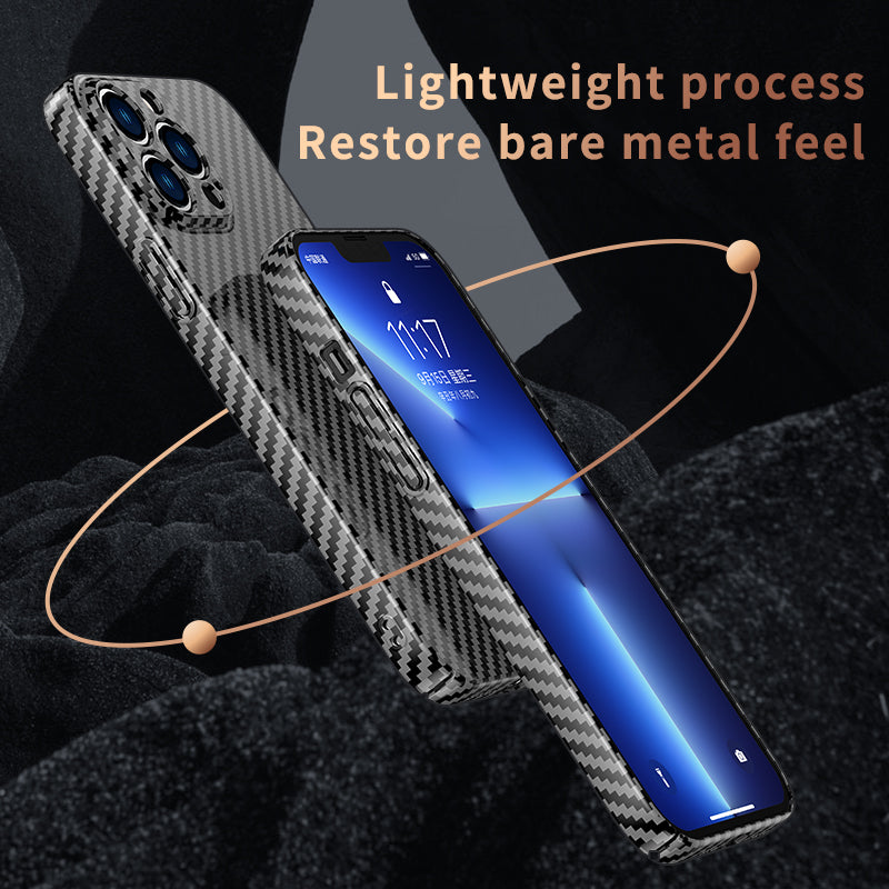 Coque iPhone de luxe ultra fine en fibre de carbone | Étui MagSafe avec protection complète et protection d'objectif d'appareil photo pour Apple iPhone 15/14/13/12 Pro Max, Plus, Mini Cover | Coque de téléphone antichoc avec poche blindée et pare-chocs