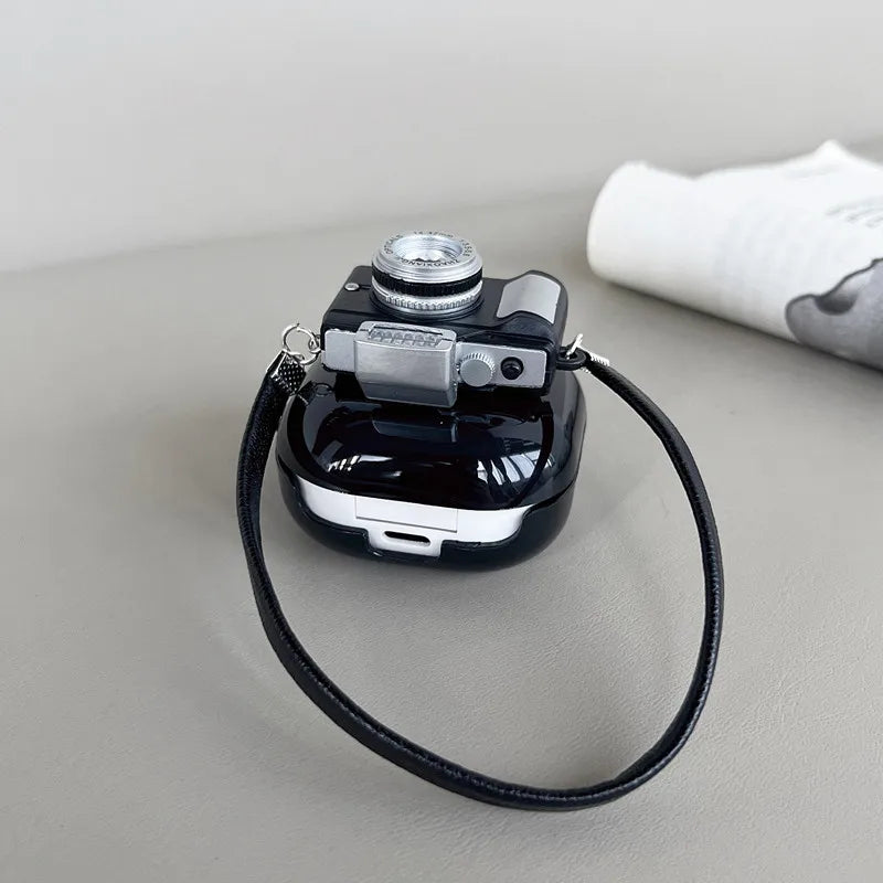 Étui pour écouteurs au design rétro de qualité supérieure avec flash lumineux pour Apple AirPods 1, 2, 3 et Pro : étui de protection en silicone souple avec sangle – Étui élégant et protecteur pour AirPods de 3e génération